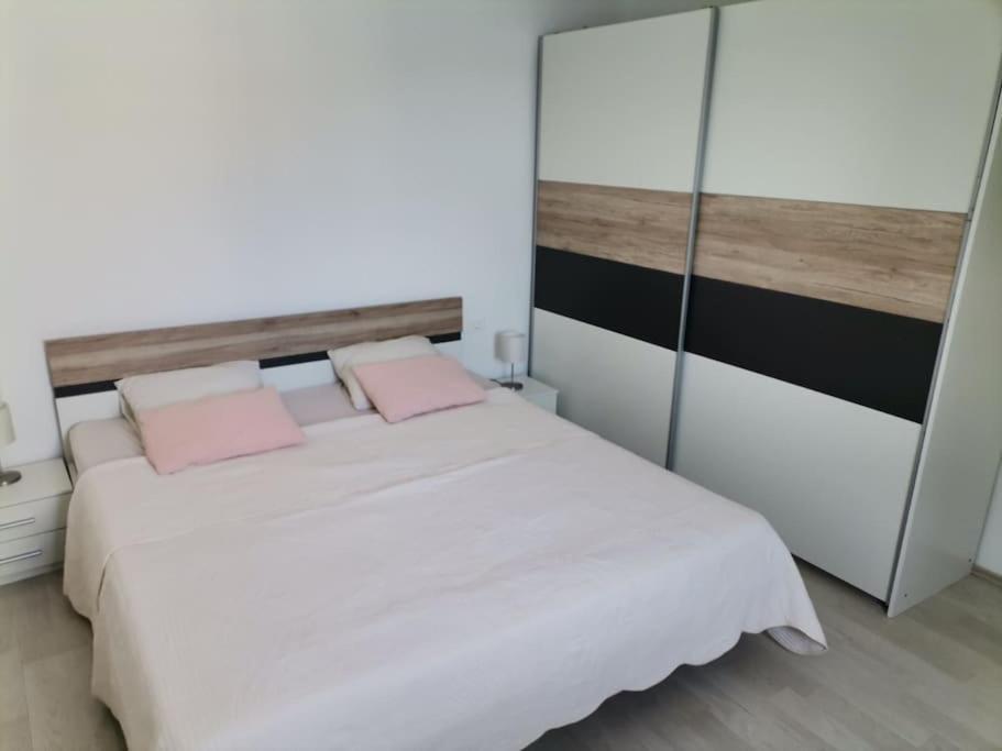 Apartman Janska Apartment สลาโน ภายนอก รูปภาพ